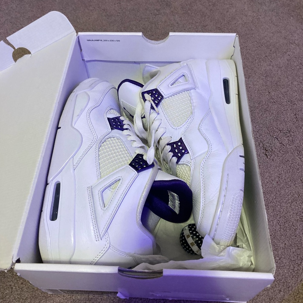 Jordan 4 - Picture 2 of 6